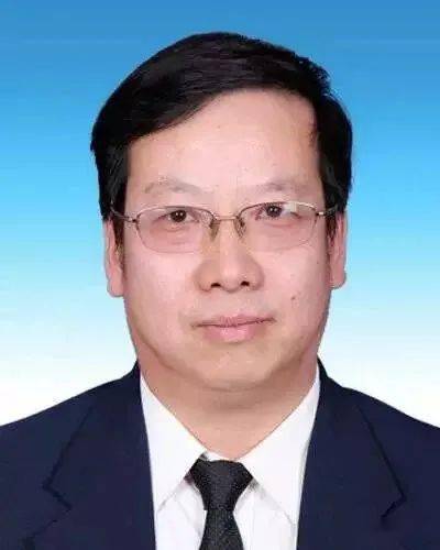 张海泉,男,1961年7月生,1986年毕业于呼和浩特教育学院数学系,任职