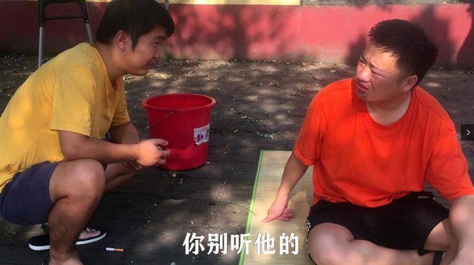 大锅儿原创搞笑日结老哥嫌工作太累直接提桶跑路去上网