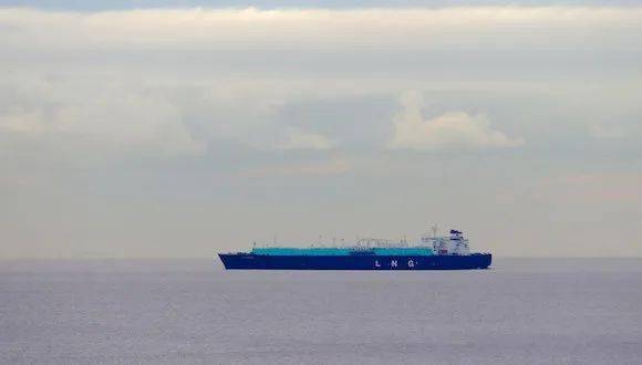 能源|全球最大LNG运输加注船下水