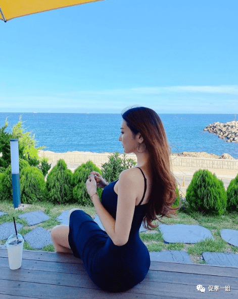 水蛇腰高颜值女神网友此女只应天上有