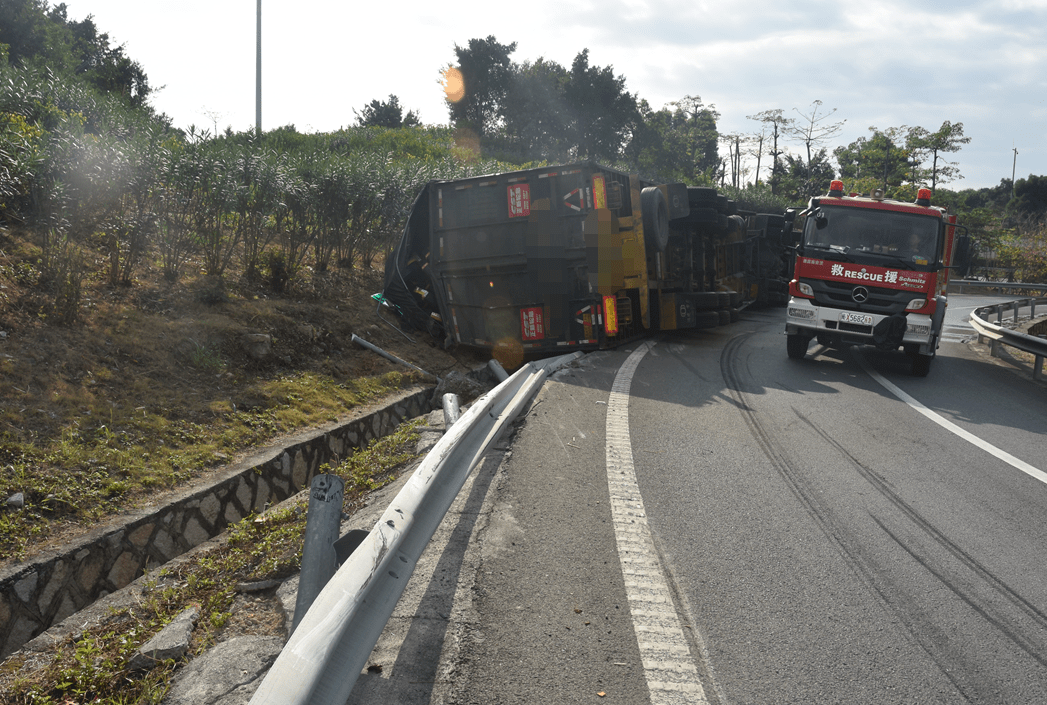 太慘痛福建一高速突發車禍司機當場身亡