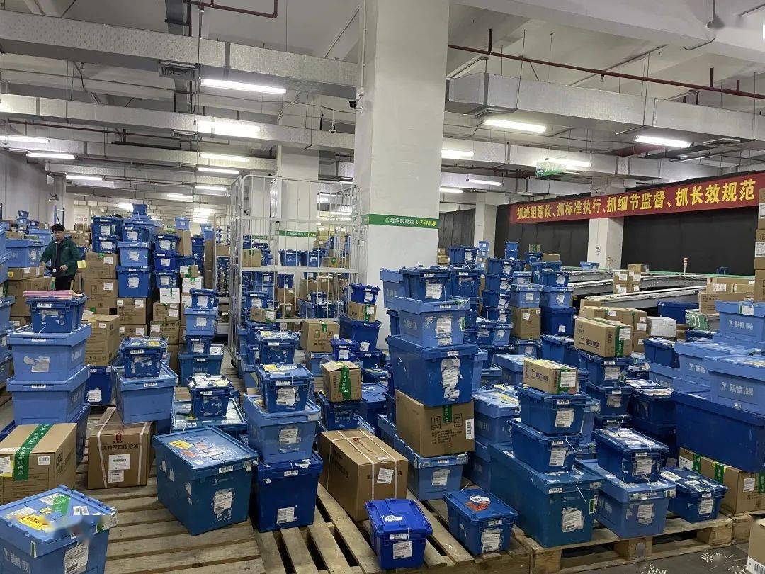 昼夜奋战!物流人全力应战节前备货