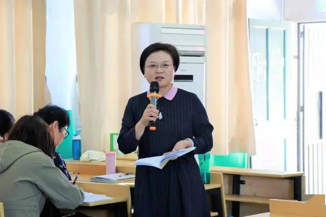 2020年11月6日,石海龙老师赴龙游中学参加衢州市高中历史新教材课堂