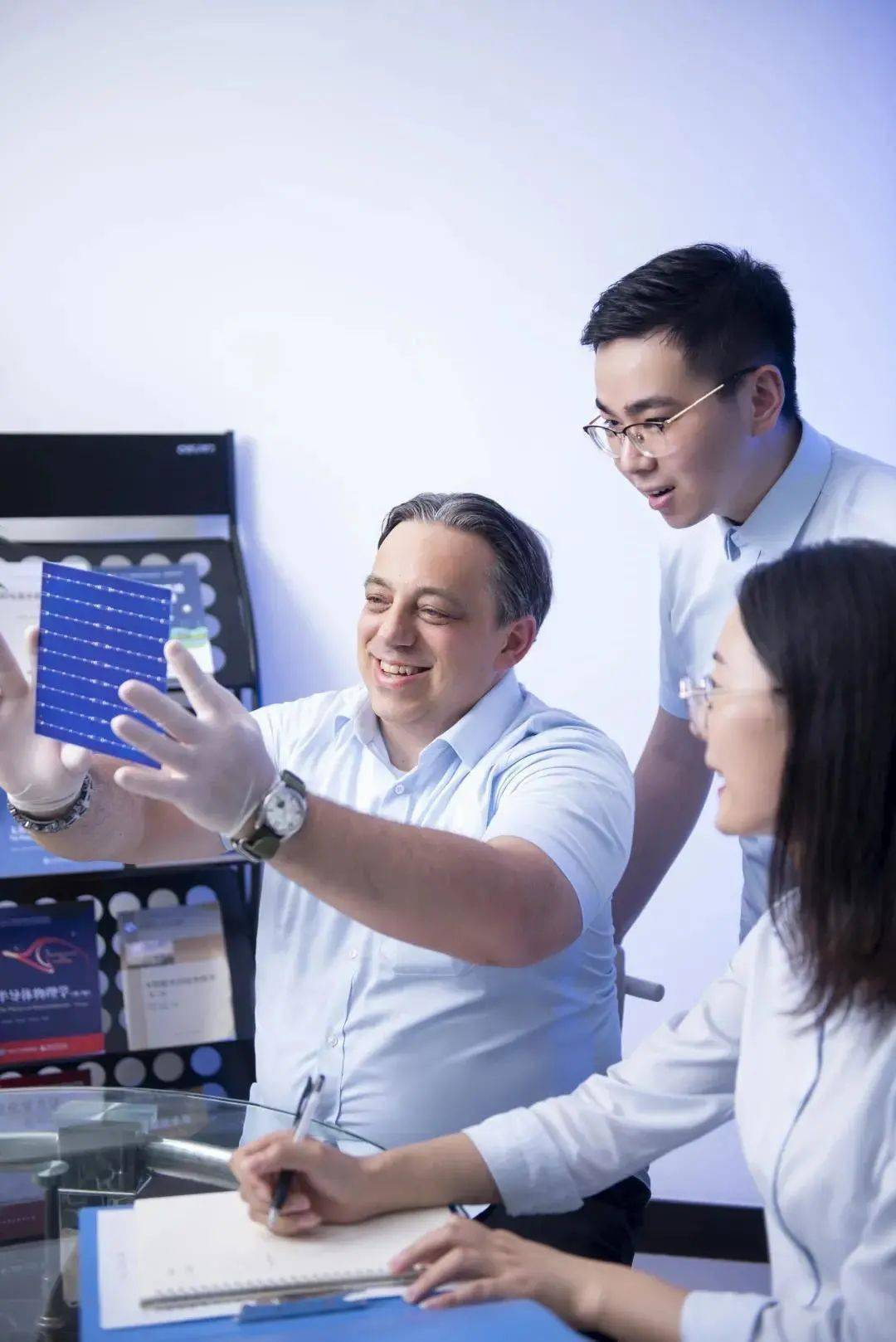 突破关键技术,带动新兴学科和高新技术产业发展的外国高端人才和团队