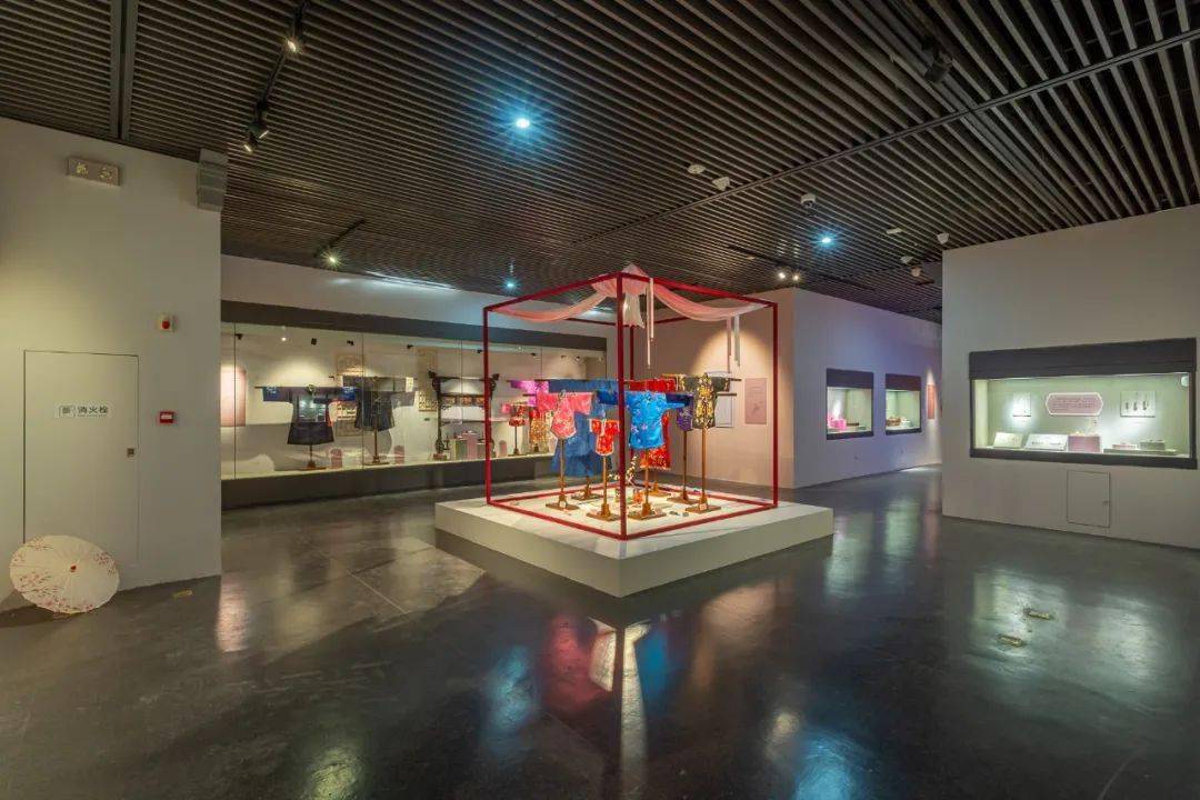 "新安江上桃花红——明清时期徽州女性文物展"今日开展