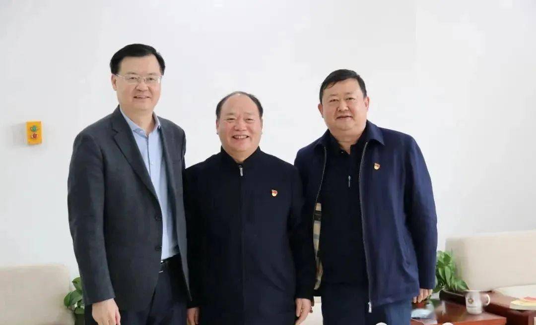 1月21日,潍坊市政府副市长田民利,坊子区委书记扈洪波到潍坊四中走访