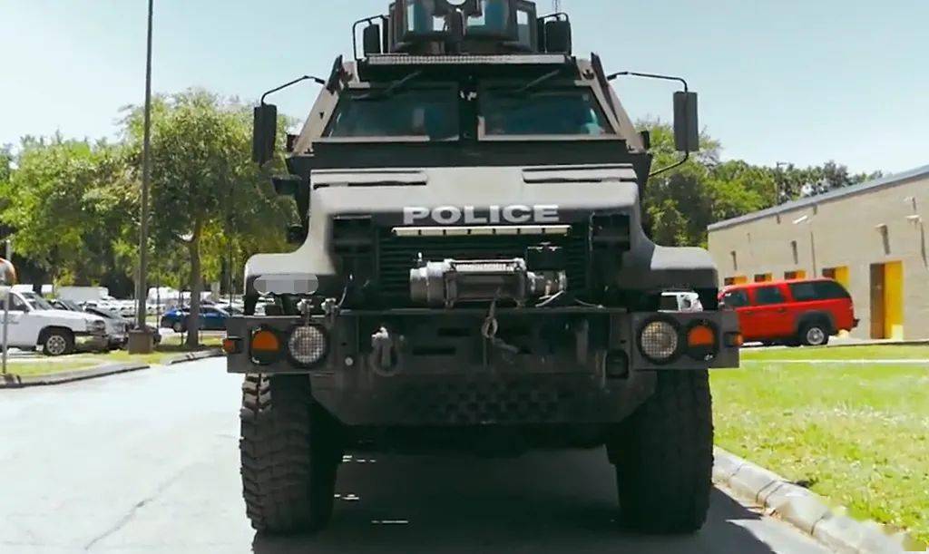 美国大头凯曼防地雷反伏击车 采用独立车身搭载卡特彼勒发动机_手机