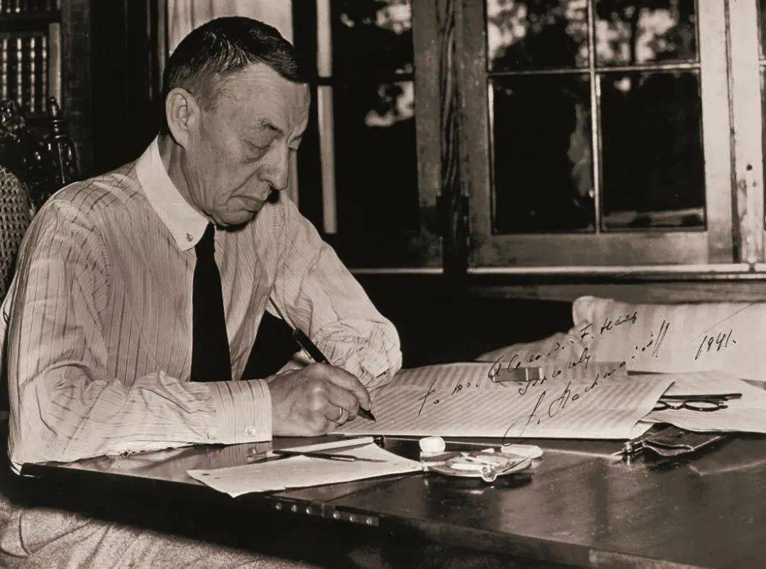 拉赫玛尼诺夫曾说过,"作曲家的音乐必须包含他的祖国,他的爱情故事,他