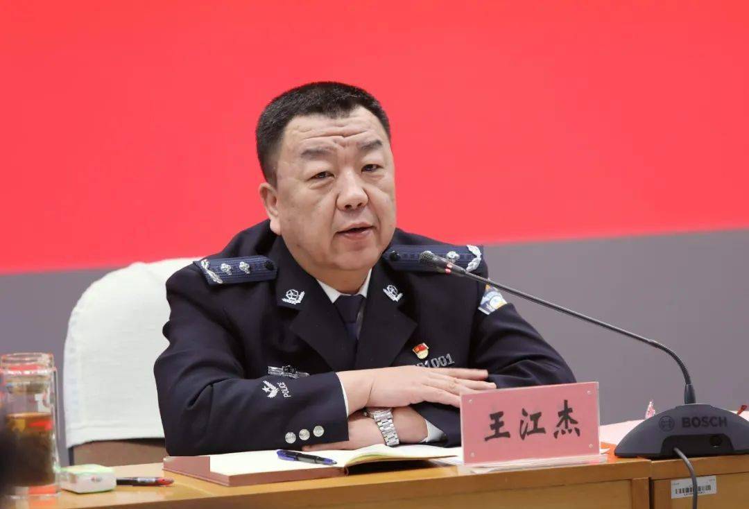 向群众汇报请公众评议