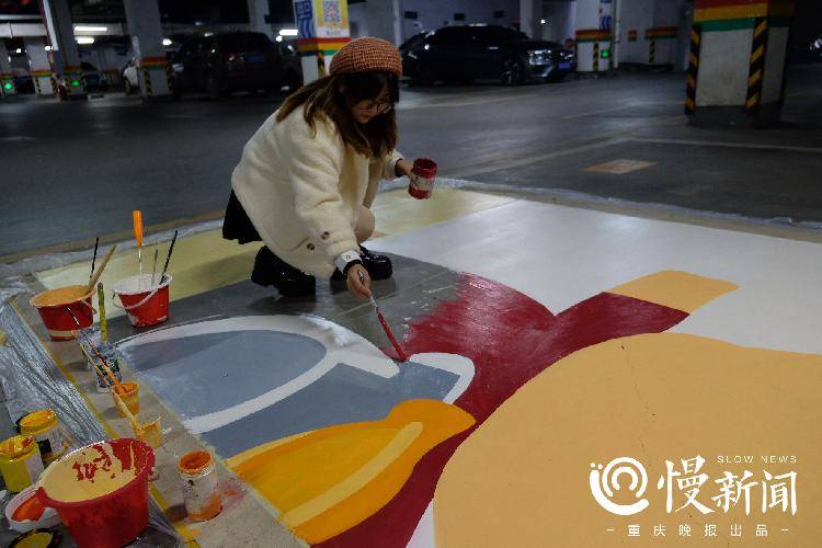 慢新闻丨停车位也能画画重庆妹儿组建90后画室团队车位彩绘月入超20万