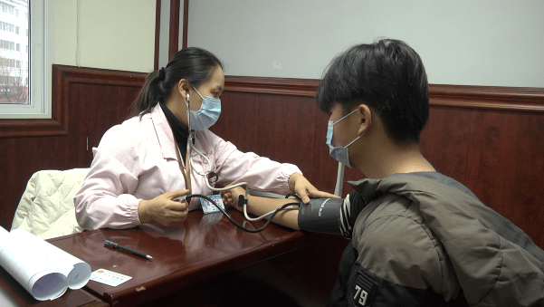 杨智检查指导2021年春季征兵体检工作