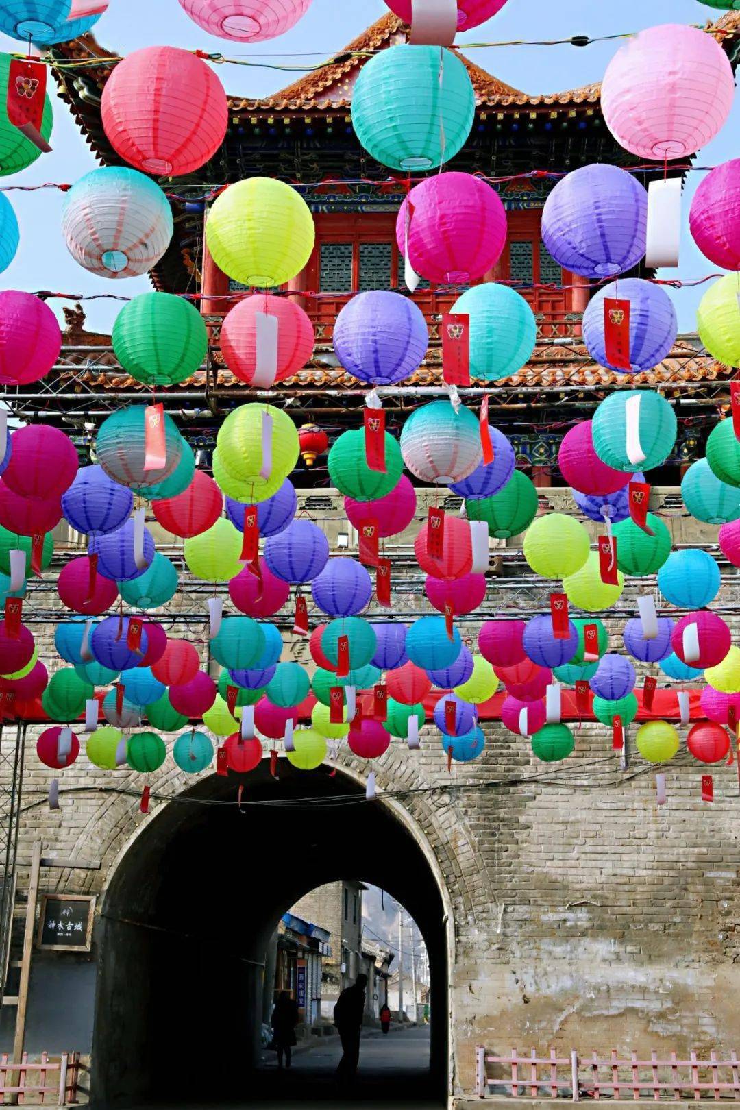 去逛神木这一整条街都充满年味