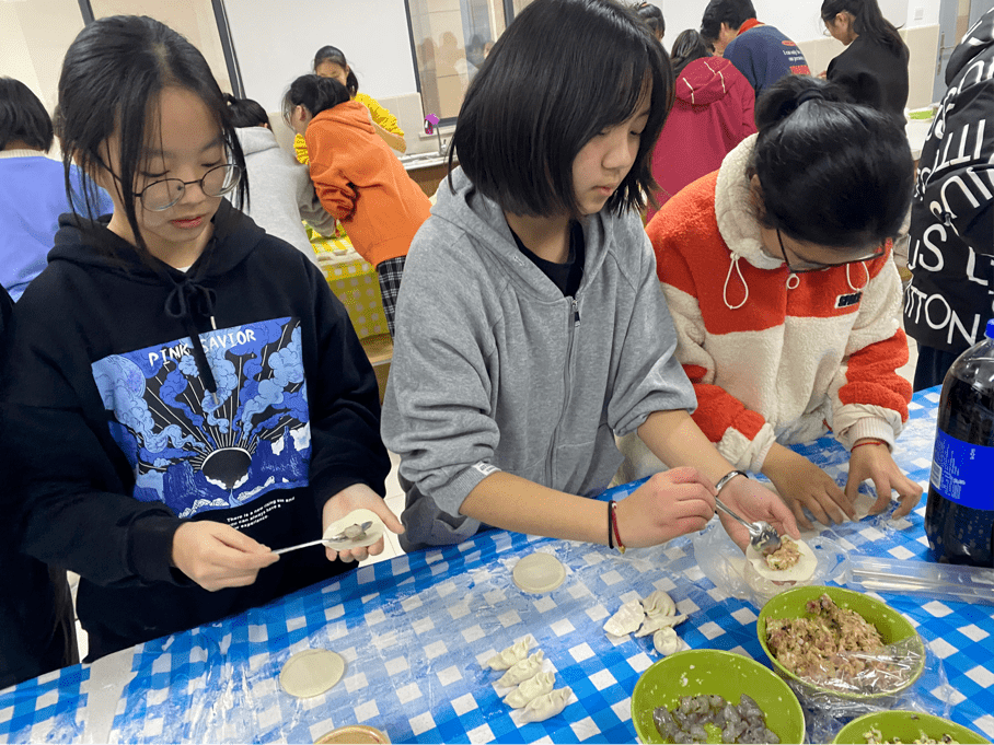 未成年人浮桥中学举办学生心理素质拓展活动