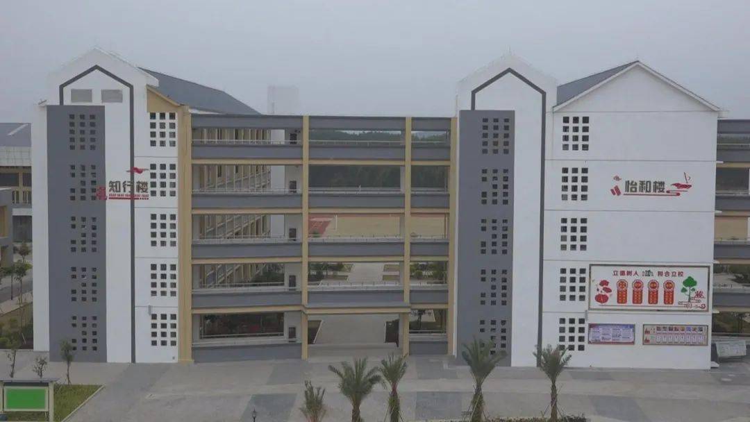 来宾市第一中学校长 黄怀芳:"和"的教育就是心态平和,条理清晰,这是我