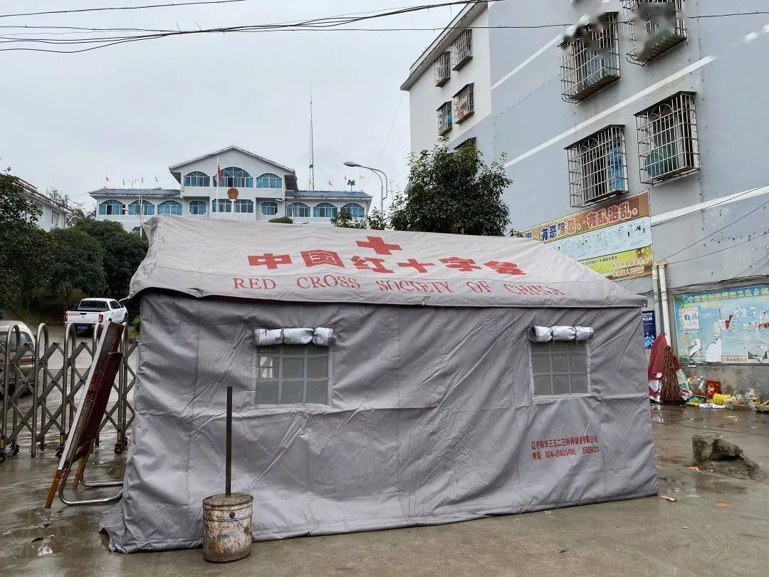 搭建在中潮镇各人员出入防控执勤点的红十字帐篷黎平县红十字会及有关