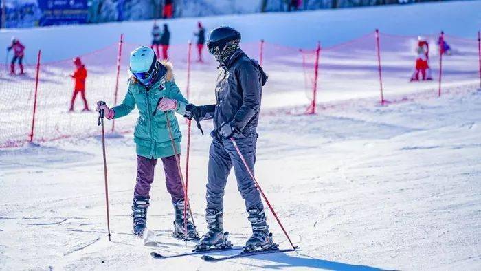 怎么挑选适合自己的滑雪板 42fa5a5756b847e8aa9ec8c30b3f1ecf.jpeg