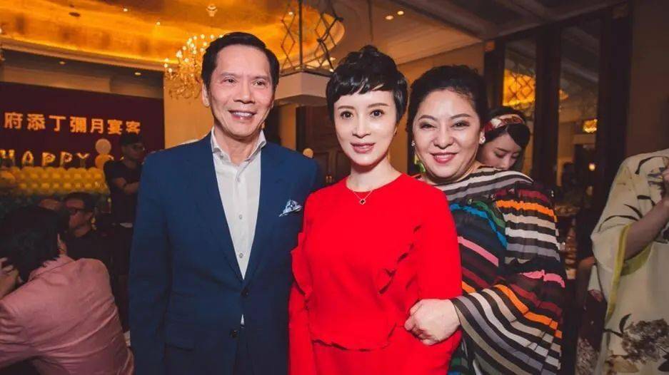 婚变了没钱了人间富贵花偏要吃这苦