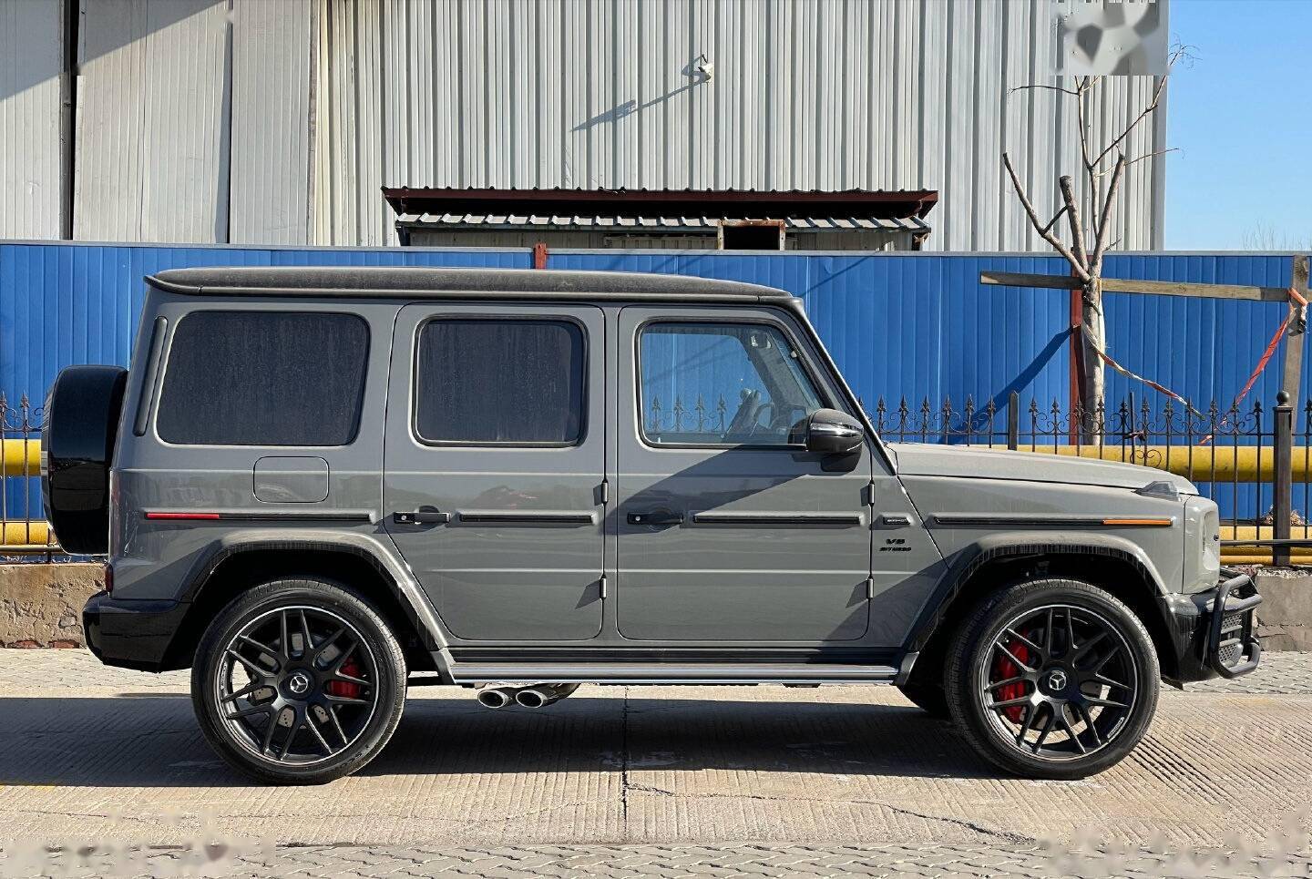新款奔驰g来袭水泥灰涂装35t经典造型比路虎卫士帅气