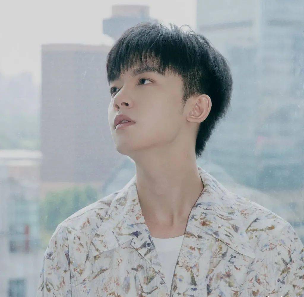 手机壁纸李明德