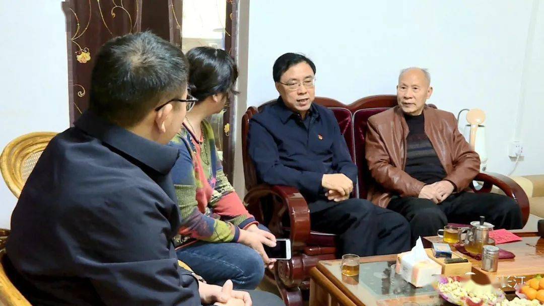 继续为长汀经济社会发展再立新功~廖深洪马水清走访慰问老同志
