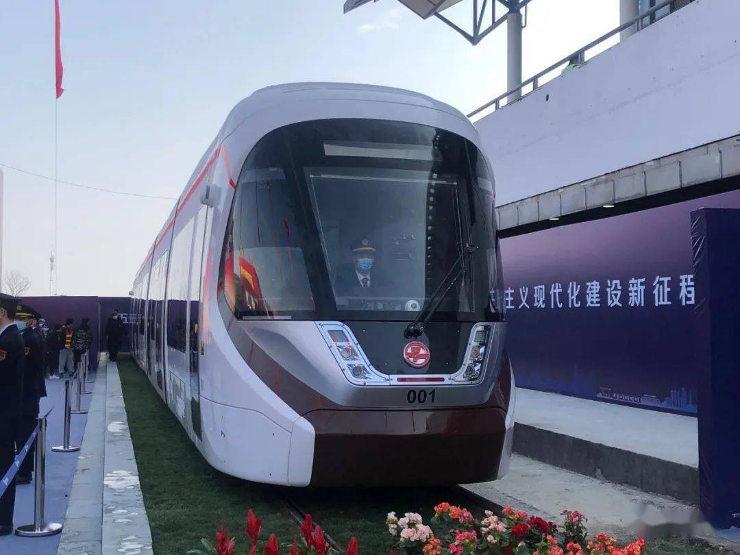 浙江首列有轨电车踏"春"而来!