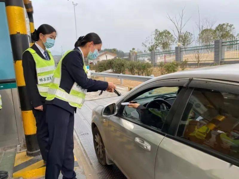 于都靖石收费站备战春运开展保畅应急演练