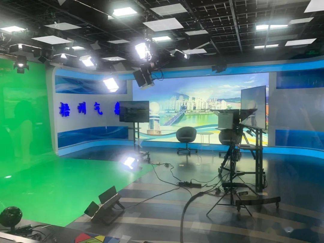 节目制作系统项目现已建设完成,设有专门的影视节目演播室和导播室