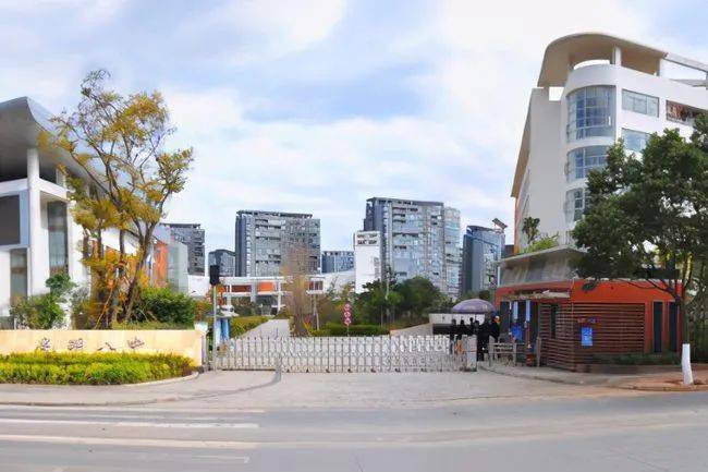 昆八中门口不能修人行天桥官方答复