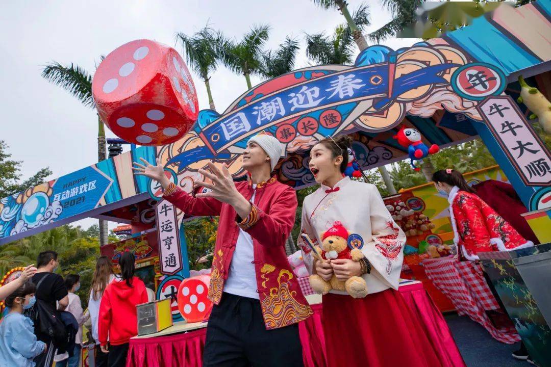 奇葩邻居为求春联现场开杠!八姑穿越到现代还怀上了牛宝宝?_国潮风