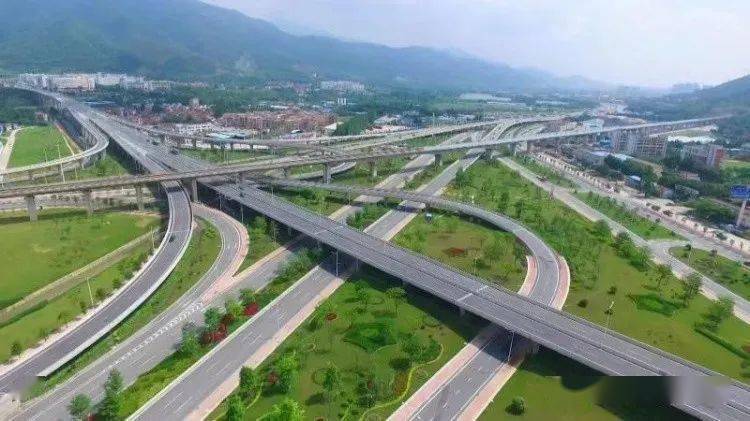 争取开通更多肇庆往返香港,深圳等地高铁和城轨班次