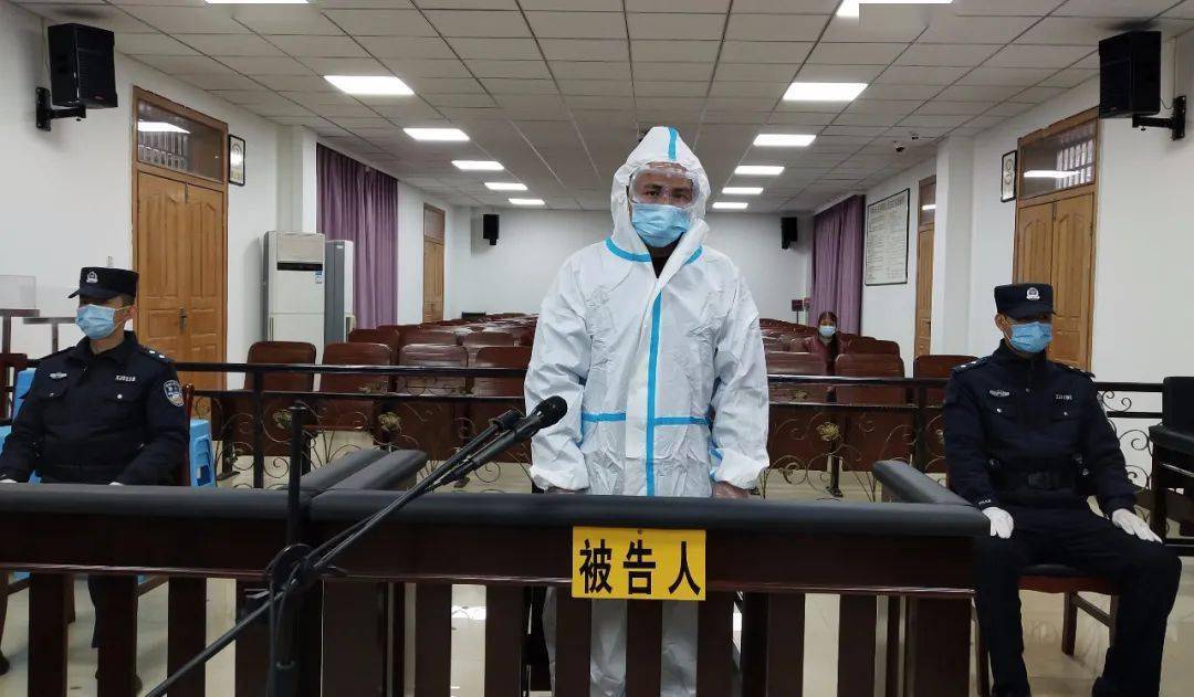 是以火药(射钉弹)为动力的枪支甘某某制造的枪状物经鉴定制造枪状物一