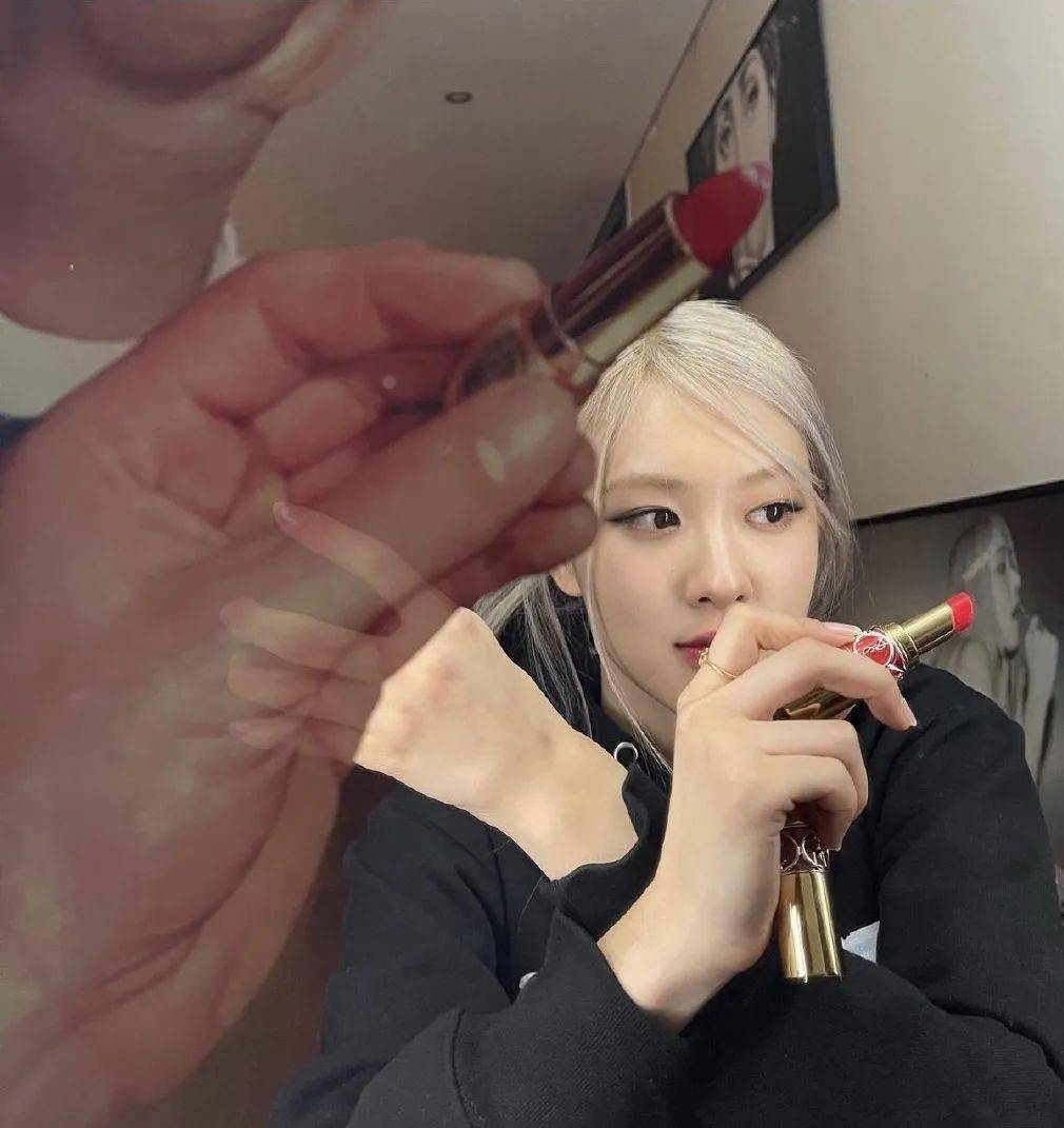 白百何jisoo的ootd再好看都不如7万块的穿衣镜精彩