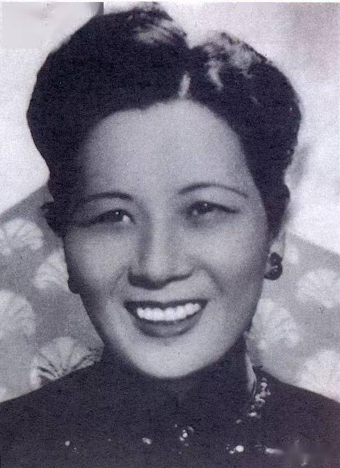 珍珠作扣钻石镶鞋宋美龄的首饰盒里总少不了这几样珠宝