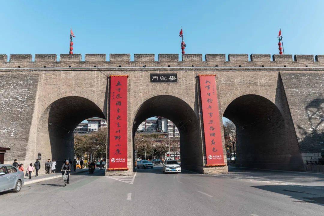 门和平门文昌门你看西安城墙已换上满身的"红妆"在向你说着新年快乐如