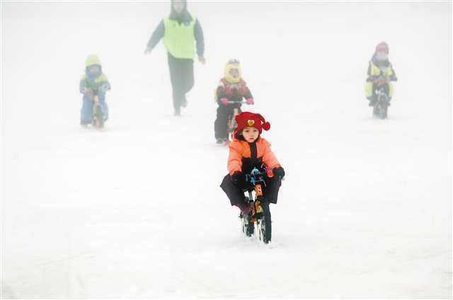 截至2020年底 重庆已拥有6个滑冰场10个滑雪场