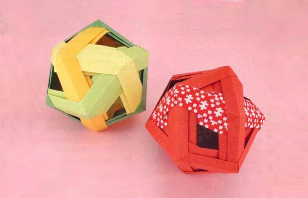 《days of love》建议使用12张12cm以上正方形纸制作几何花球来了