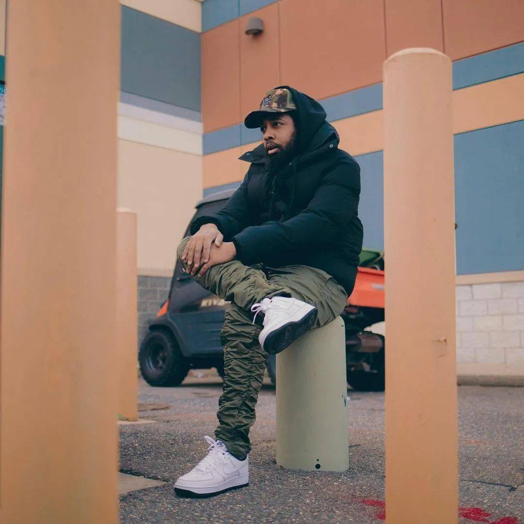 潮流合伙人欧阳三炮为周扬青的现场舞台化解尴尬靠的是这双人人都有鞋