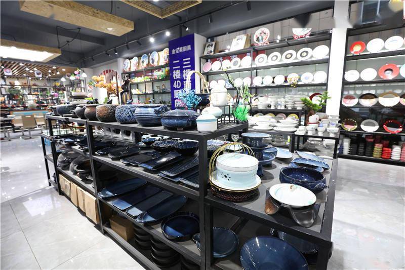 所展示的产品种类更丰富,所合作厨具商品更齐全