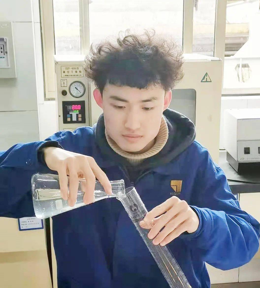 泮佳豪是台州技师学院(筹)药物制剂1831班学生,现在浙江海正药业股份