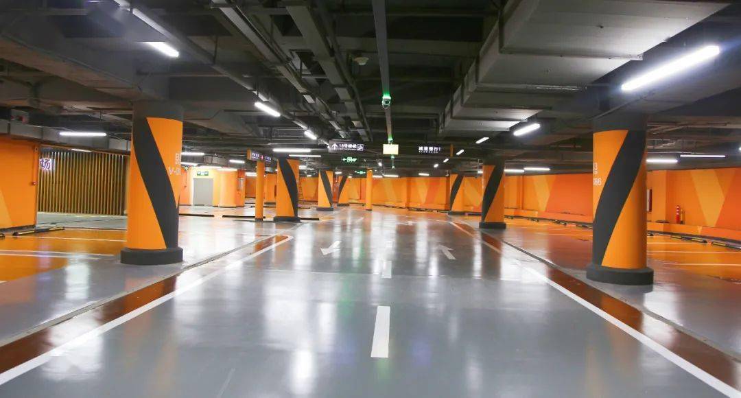 一个色系,停车场分为 abcdefg区 7个区是不是很有五星级酒店的感觉呢?