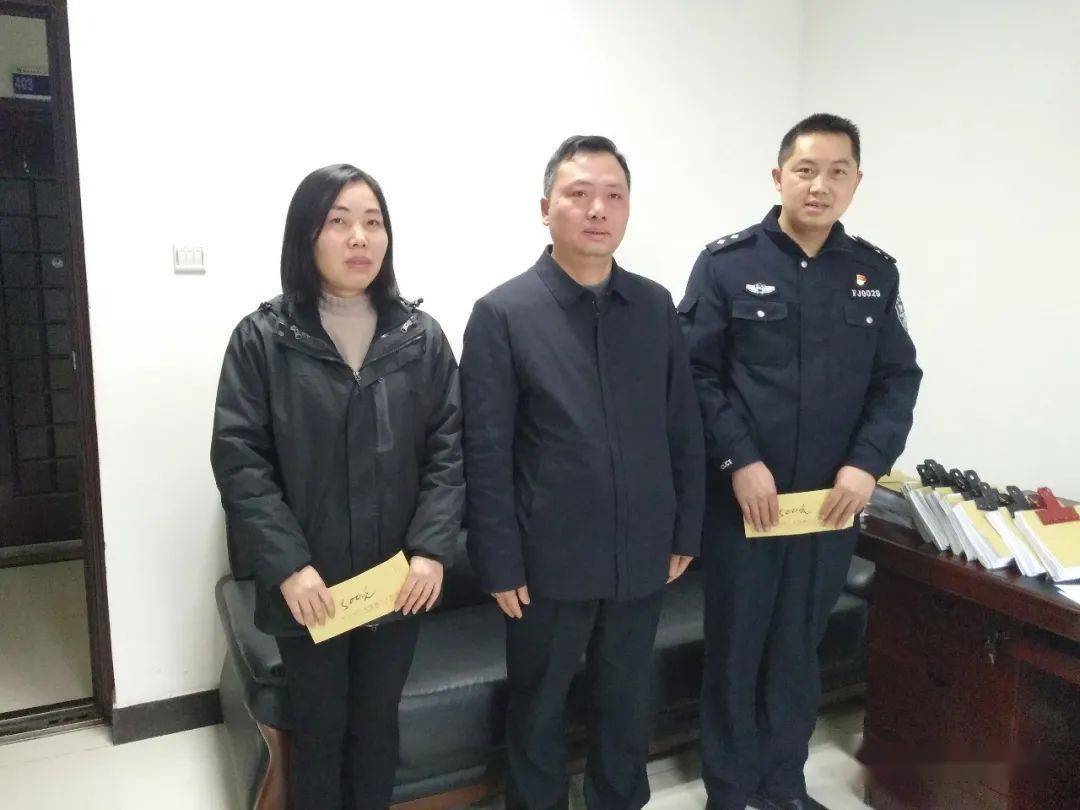 黎滨江,龚晏彪分还别看望了因公牺牲的市森林公安局原局长何廷海和市