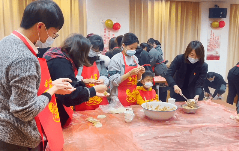 点赞服务保障更贴心就地过年暖人心