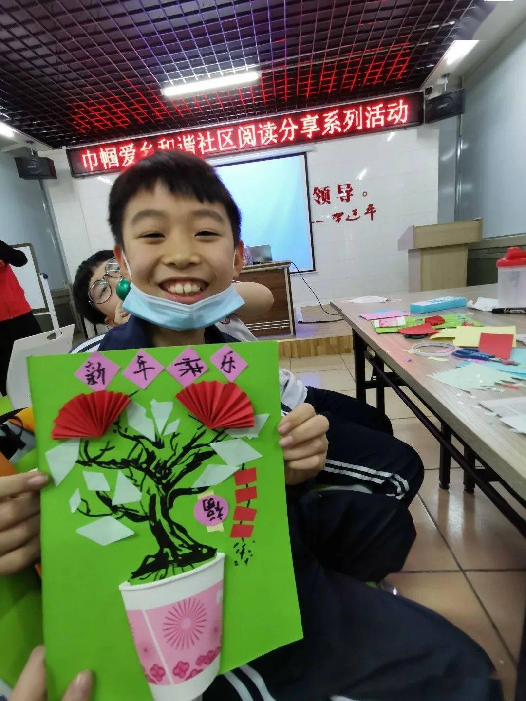社工和志愿者们还给同学们组织了趣味手语诗词飞花令等特色活动让