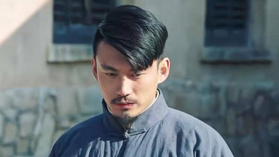 童齐刚负气跑出村子孙大刀紧追而去却被他用枪威胁