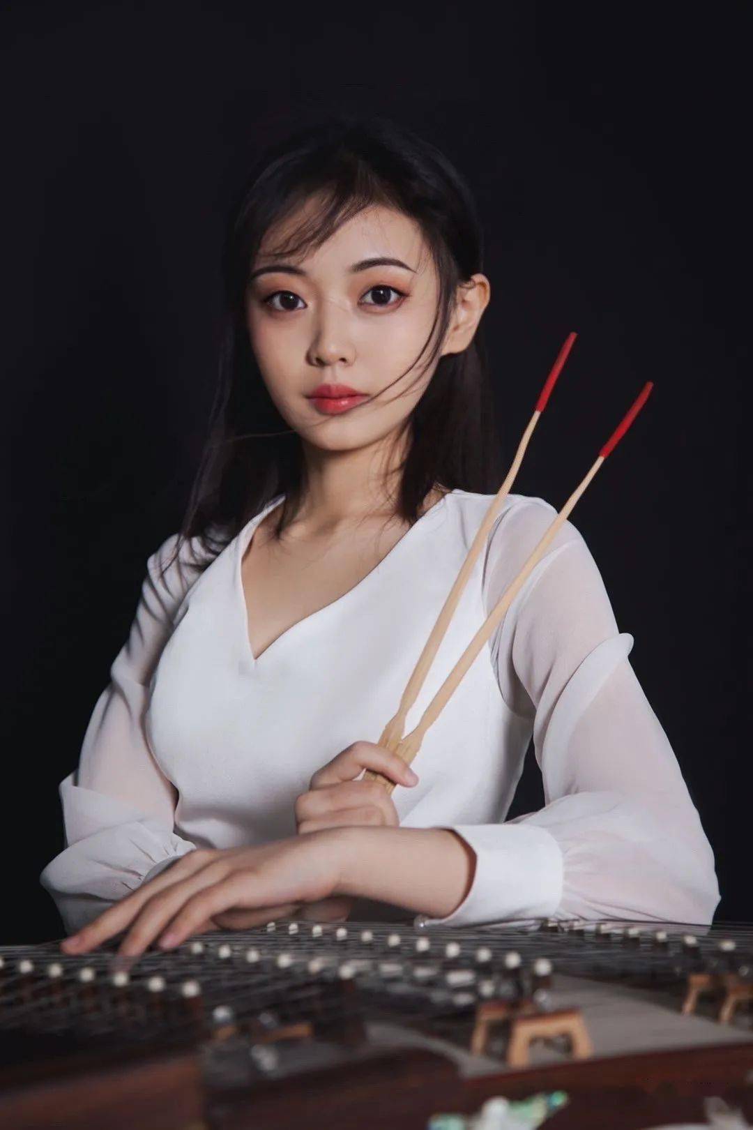 中国扬琴网扬琴圈全国扬琴展演评选金奖选手专访专业本科b2组金奖齐容