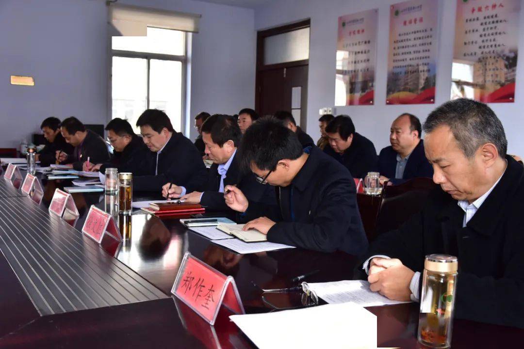 他强调费县二中机关党委将坚决贯彻县委和县教育工委的决策部署,结合