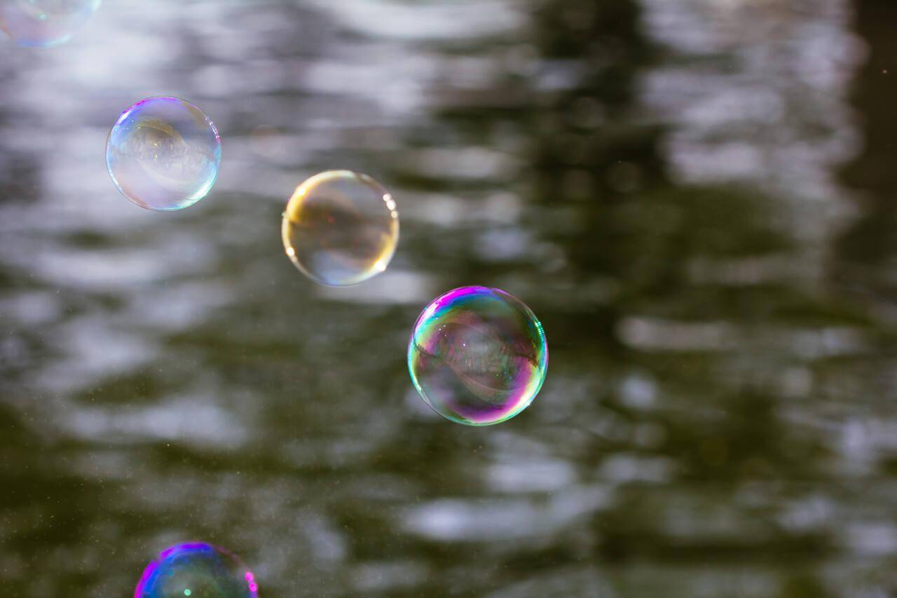 思考乐教育业绩预警：股价遭遇大跳水 泡沫破了