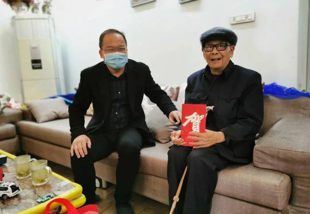 市教育局党委书记局长郑焕东及领导班子成员开展新春走访慰问活动