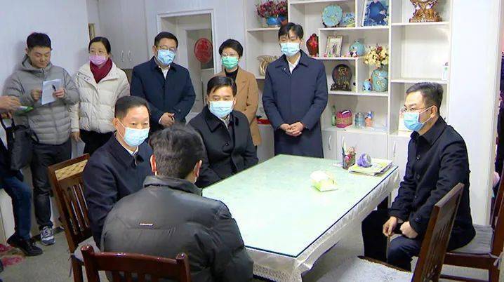 市区领导节前走访慰问困难群众