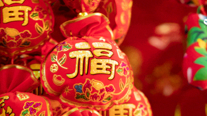 仙女棒绽放为如今的绚烂烟花是疫情下无所畏惧的春节逆行者是就地过节